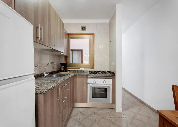 Emeterio * Арона